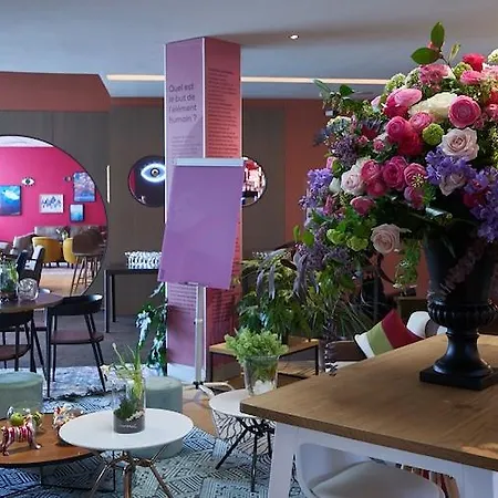 Western Paris 4*