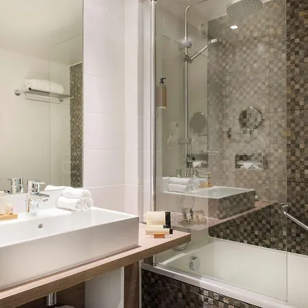 Western Paris 4*