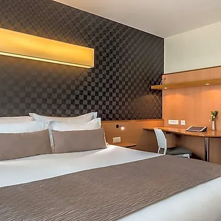 Western Paris 4*