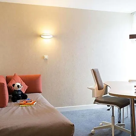 Western Paris 4*