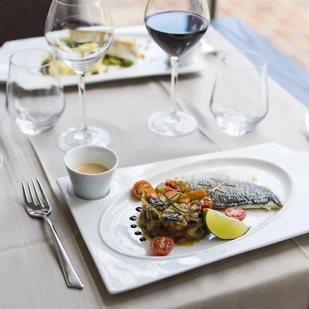 Western Paris Hotel 4*